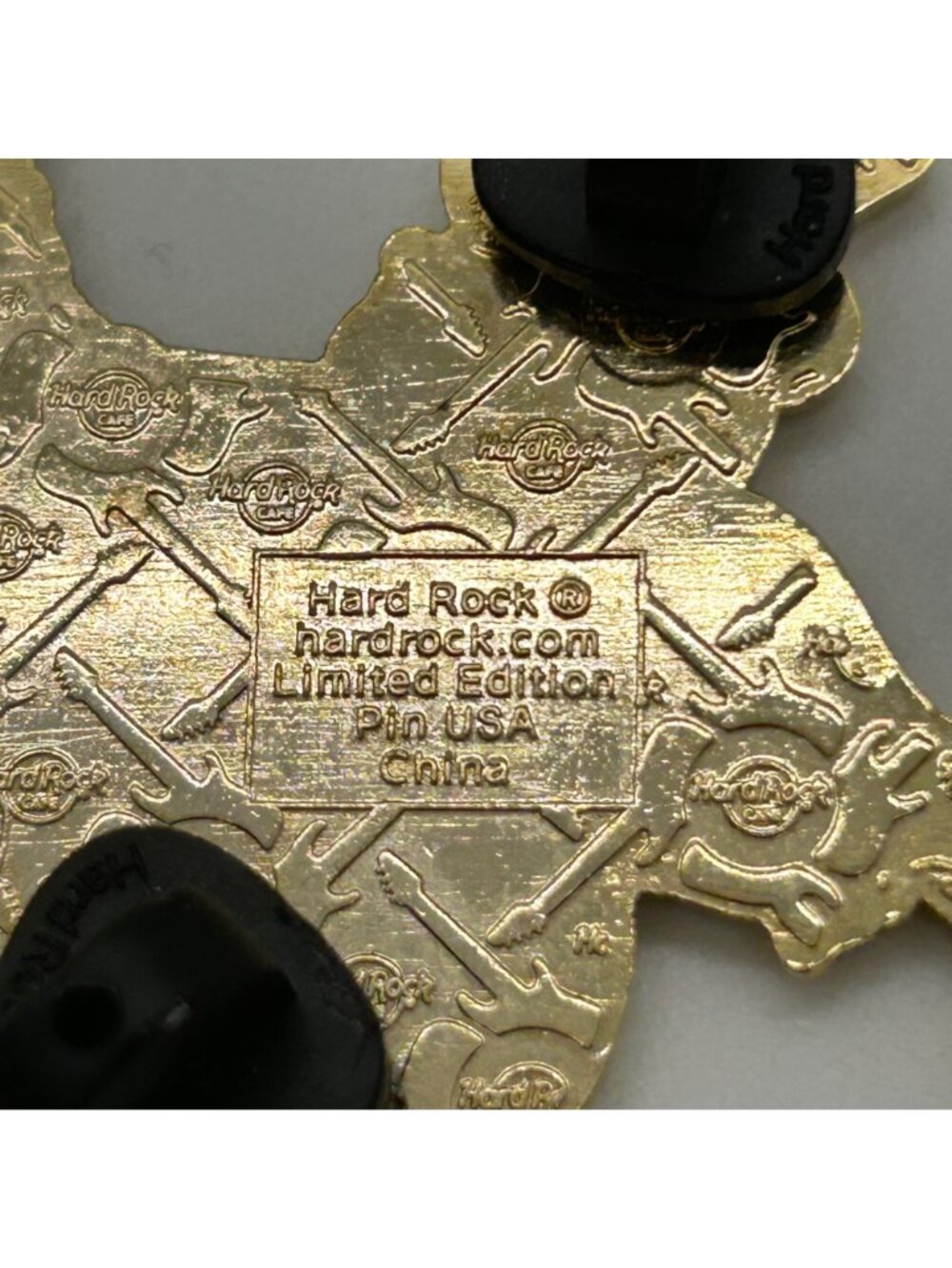 Hard Rock Cafe New York 2011 Happy Holiday Snowman Guitar Enamel Pin Collectible - Picture 9 of 14